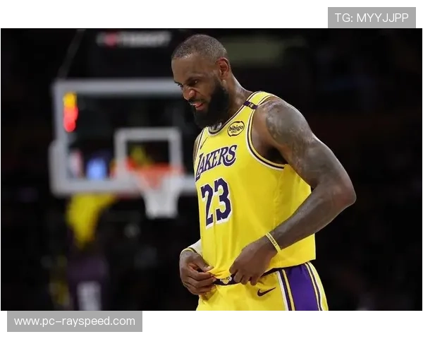 詹姆斯开启生涯第23个赛季 湖人主场迎战勇士上演新一季精彩揭幕战 詹姆斯开启生涯第23个赛季 湖人主场迎战勇士上演新一季精彩揭幕战